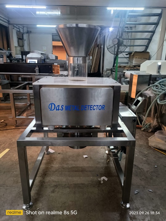 Gravity Feed Metal Detector